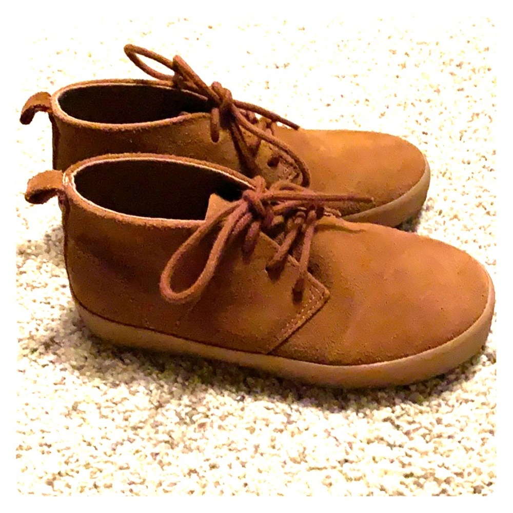 Boys GAP chukka boots